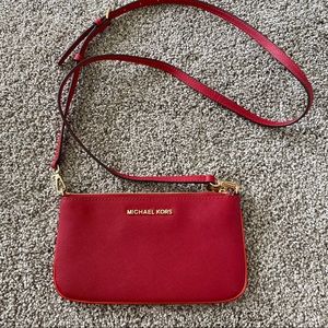 ON SALE!! NWOT Michael Kors klutch purse